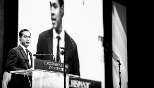 Secretary Castro at CHCI Gala (21515983234)