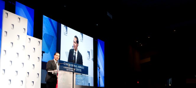 Secretary Castro at CHCI Gala (22148944041)