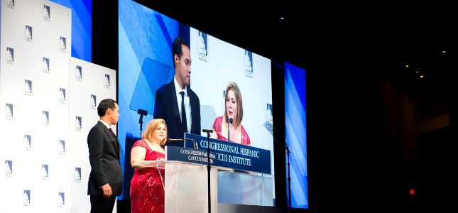 Secretary Castro at CHCI Gala (21950625150)