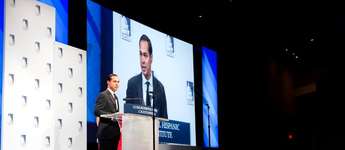 Secretary Castro at CHCI Gala (22126194942)