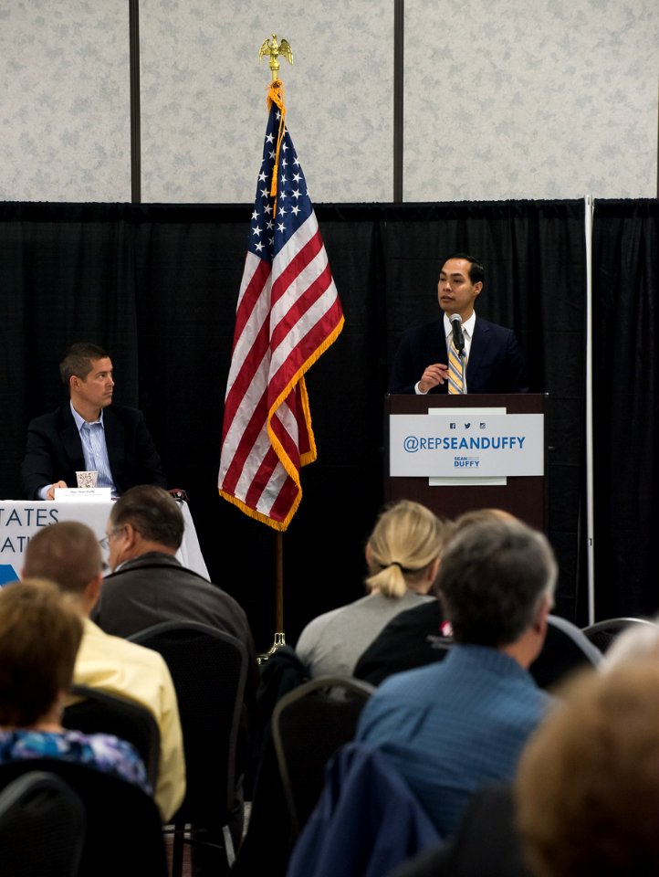 Secretary Castro at Hunger and Homelessness summit in Wisconsin (22916053271)