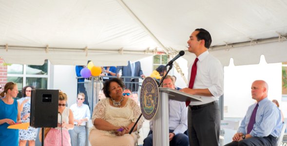 Secretary Castro Bienville Basin Community Ceremony (20418574174)
