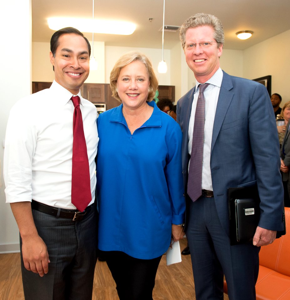 Secretary Castro Bienville Basin Community Ceremony (20420151823)