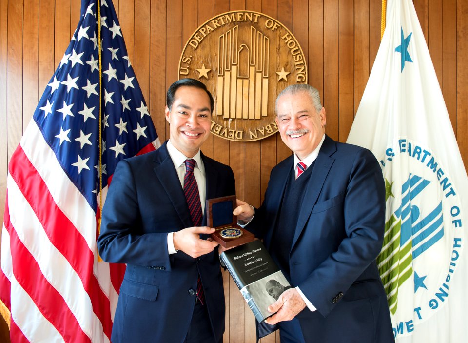 Secretary Castro greets Mexican Ambassador to the United States, Miguel Basañez (23256944746)