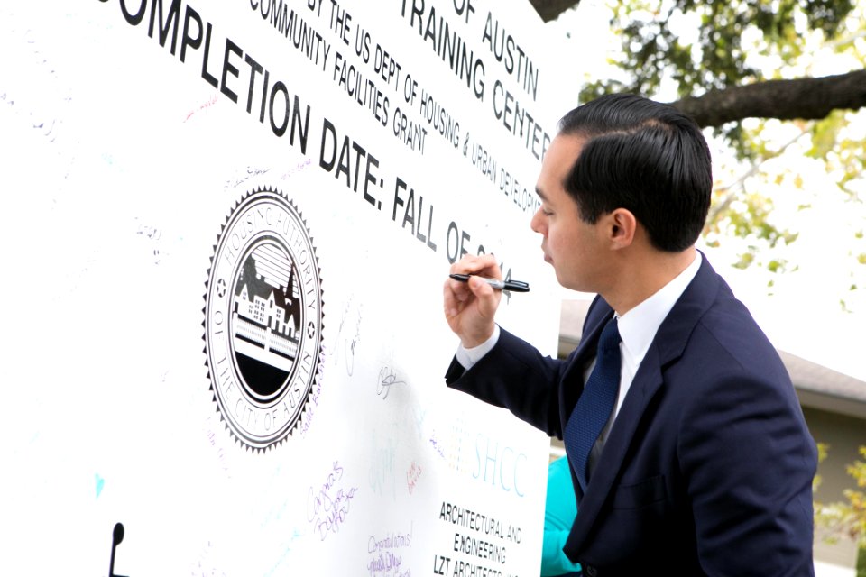 Secretary Castro Visits Austin-Day 2 (15227567953)