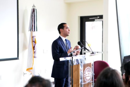 Secretary Castro Visits Austin-Day 2 (15661213019)