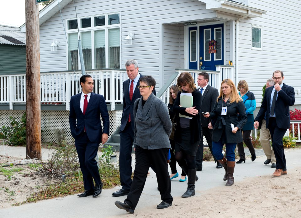Secretary Castro Visits Breezy Point, New York (21925343764)