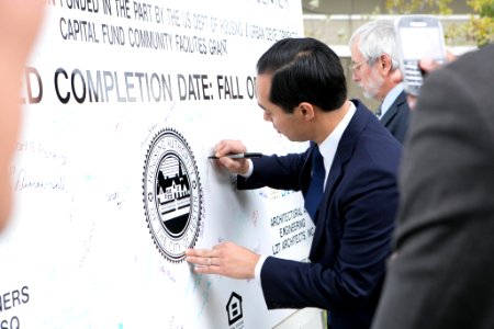 Secretary Castro Visits Austin-Day 2 (15846604782)