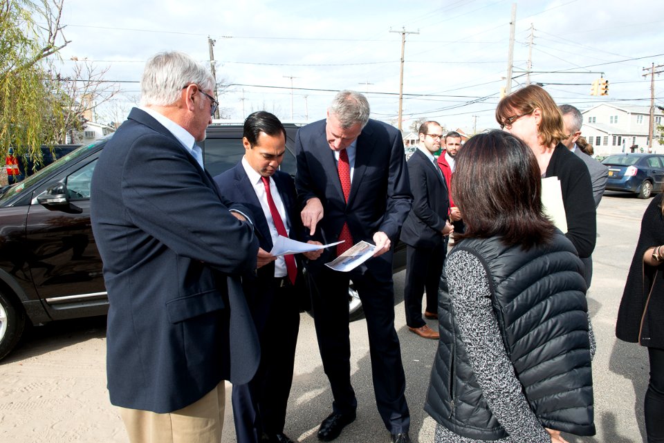 Secretary Castro Visits Breezy Point, New York (21926903993)
