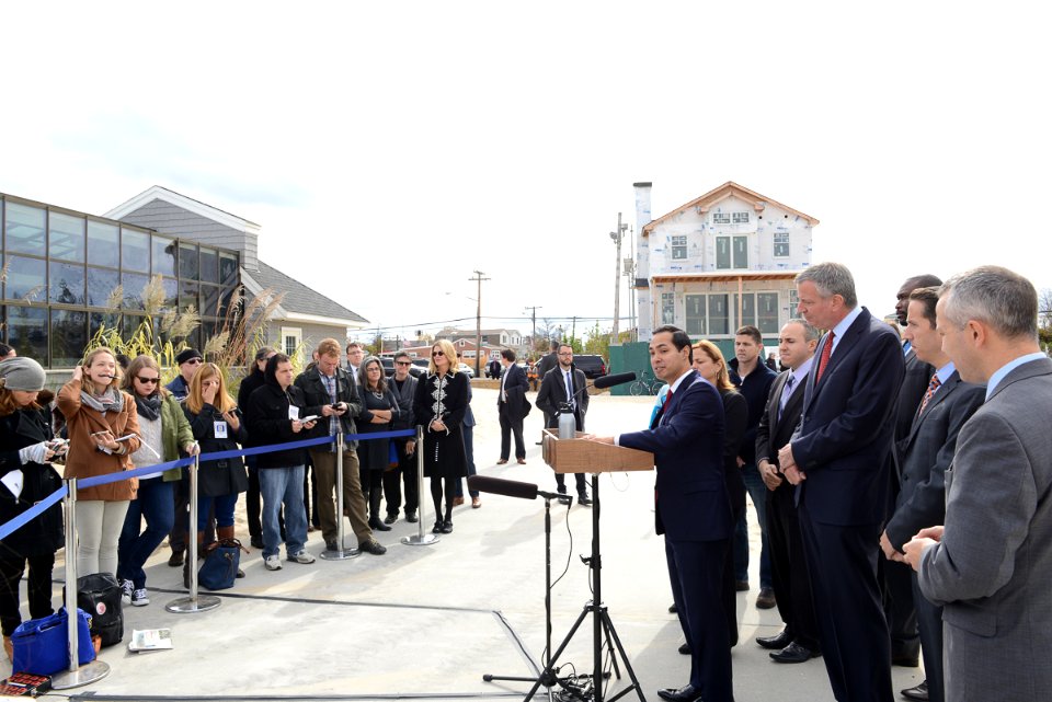 Secretary Castro Visits Breezy Point, New York (21925351564)