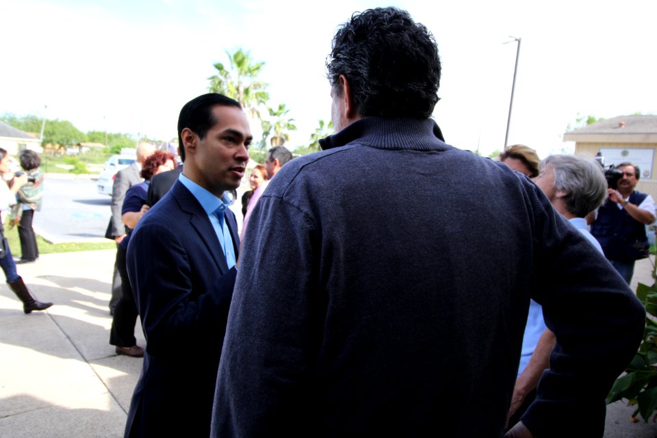 Secretary Castro visits Brownsville Texas (15683415488)