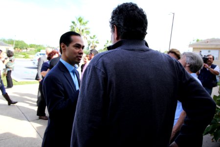 Secretary Castro visits Brownsville Texas (15683415488)
