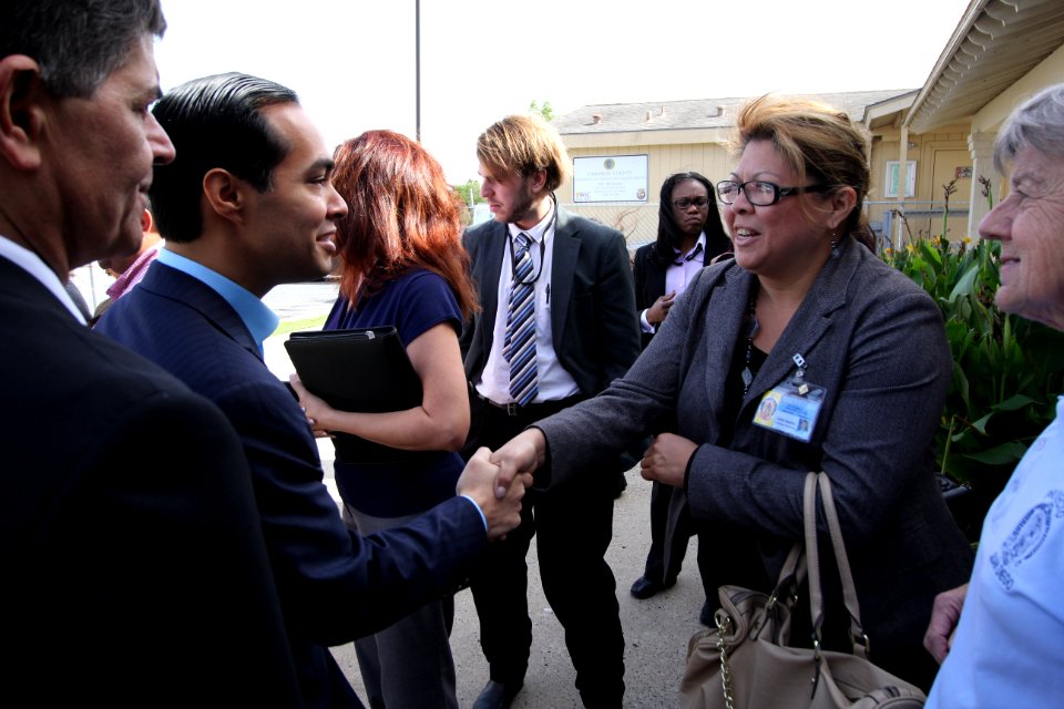 Secretary Castro visits Brownsville Texas (15683602090)