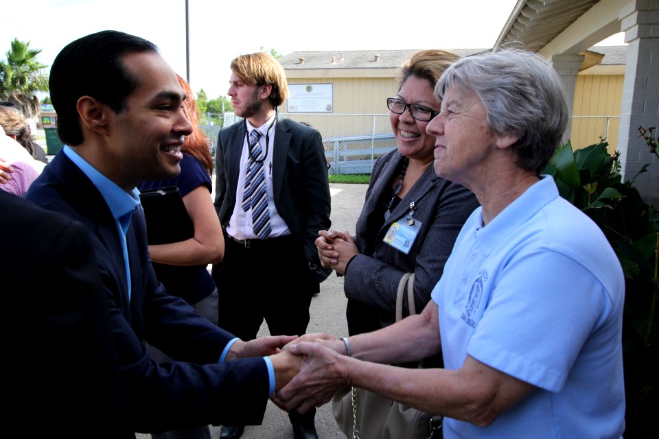 Secretary Castro visits Brownsville Texas (15683417788)