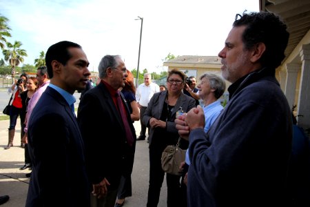 Secretary Castro visits Brownsville Texas (15683598230)