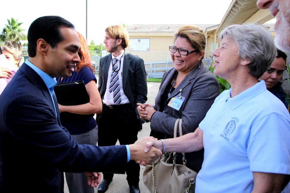 Secretary Castro visits Brownsville Texas (15868946271)