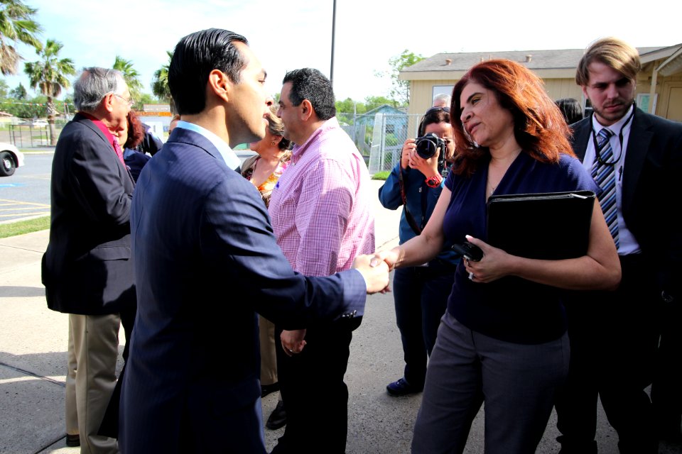 Secretary Castro visits Brownsville Texas (15683603350)
