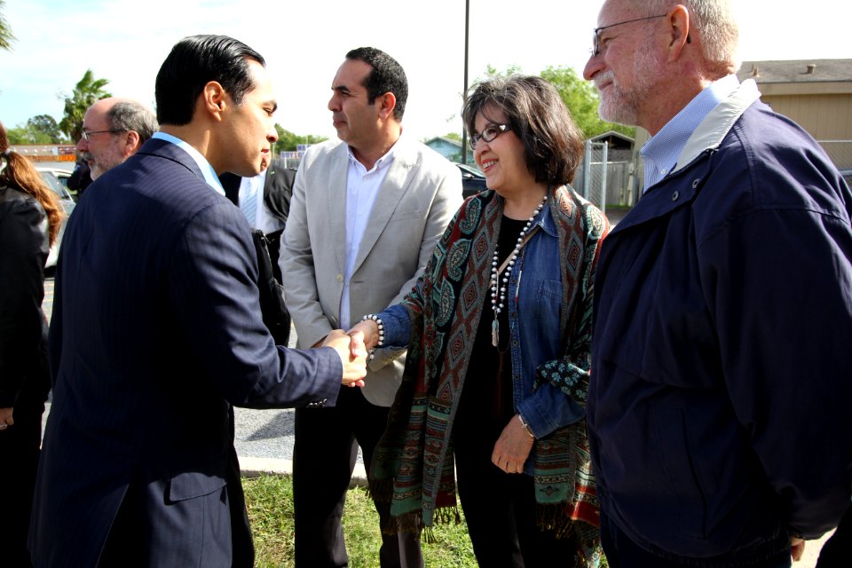 Secretary Castro visits Brownsville Texas (15870943995)