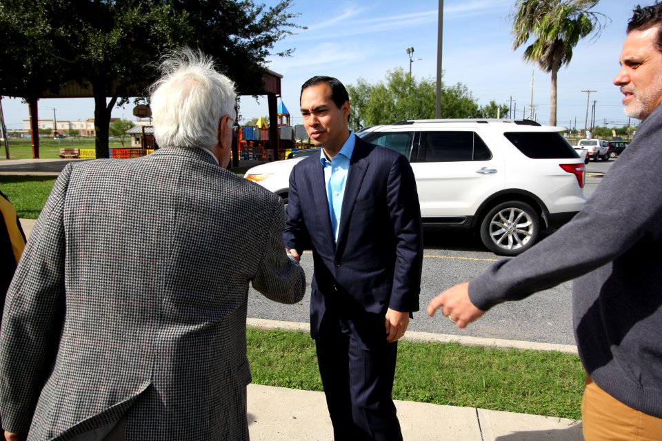 Secretary Castro visits Brownsville Texas (15868960291)