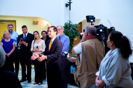 Secretary Castro Visits Kansas City Area (17724013313)