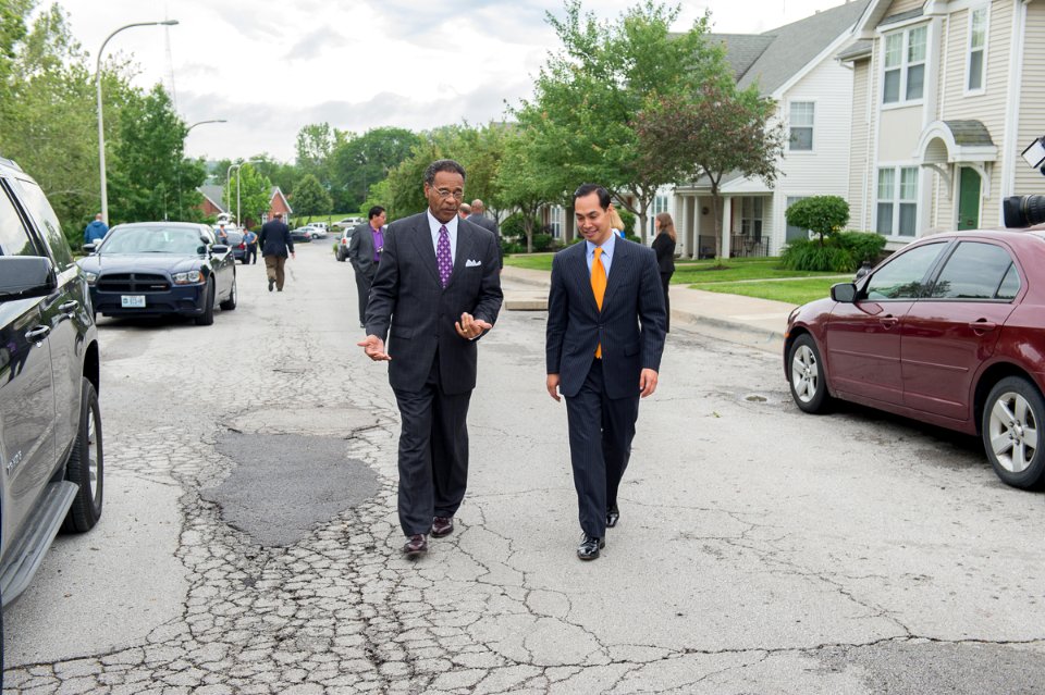 Secretary Castro Visits Kansas City Area (17722057464)