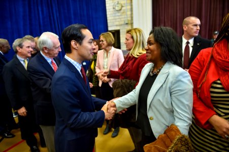 Secretary Castro Visits Louisville, KY (16161974499) photo