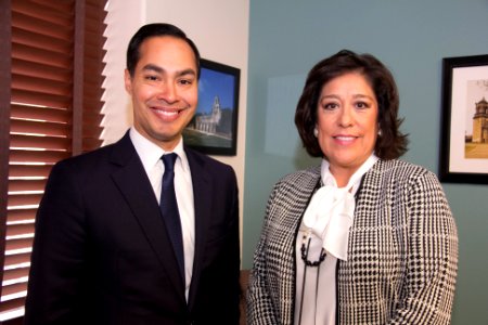 Secretary Castro Visits San Antonio (15659695338)