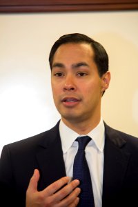 Secretary Castro Visits San Antonio (15847226155)