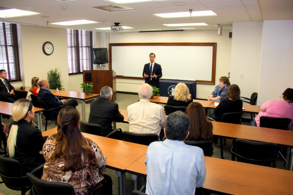Secretary Castro Visits San Antonio (15661440447)