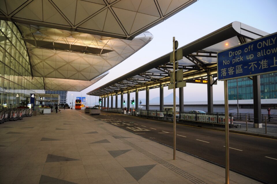 Hong kong international airport drop off area empty