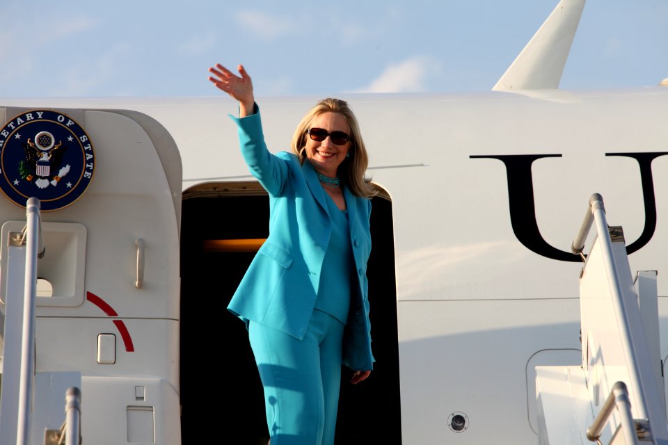 Secretary Clinton Departs Nay Pyi Taw enroute to Rangoon (6464637909)