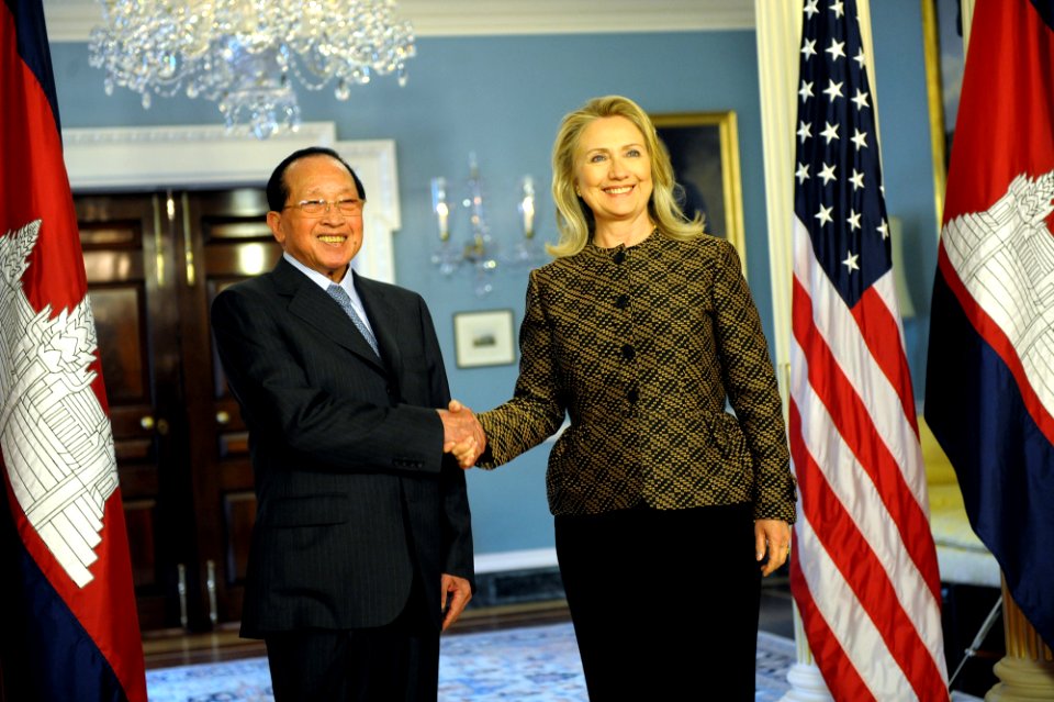 Secretary Clinton Meets With Deputy Prime Minister Namhong of Cambodia