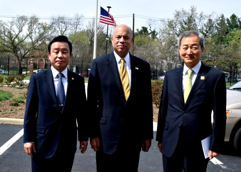 Secretary Johnson meets with Republic of Korea Minister of Public Safety and Security (25533402933)