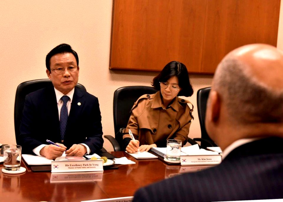 Secretary Johnson meets with Republic of Korea Minister of Public Safety and Security (26110106526)