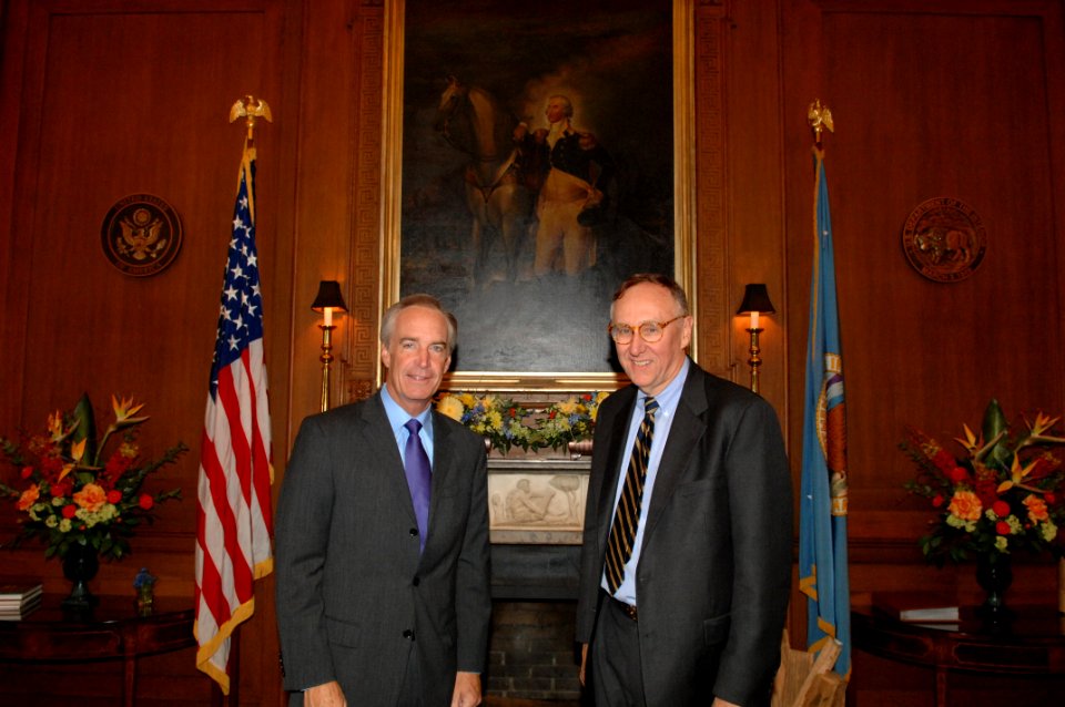 Secretary Dirk Kempthorne with Jack Dangermond 48-DPA-10-14-08 SOI K Dange DOI 1346