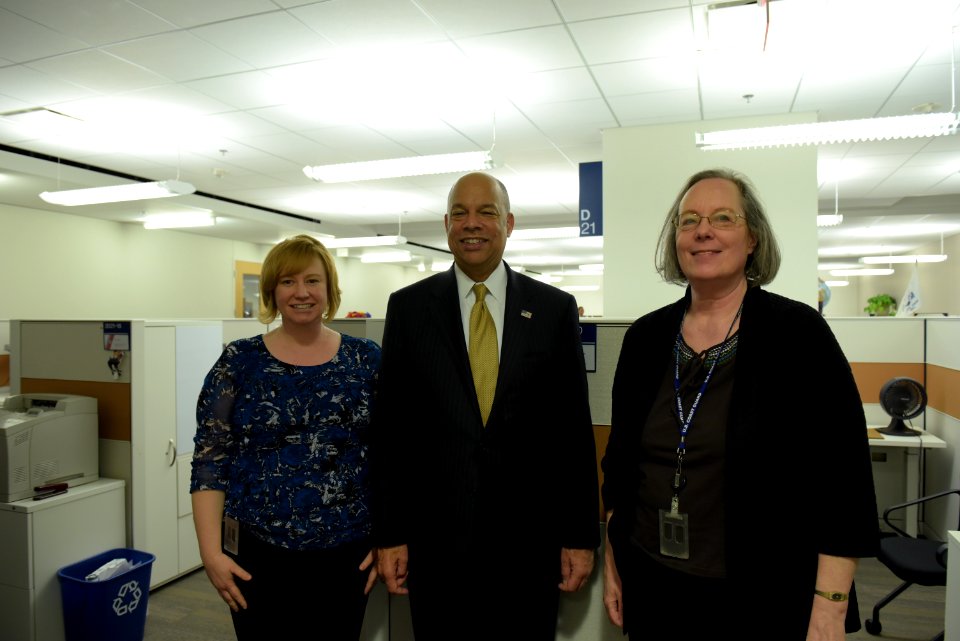 Secretary Johnson meets with USCG Headquarters Employees (25429298813)