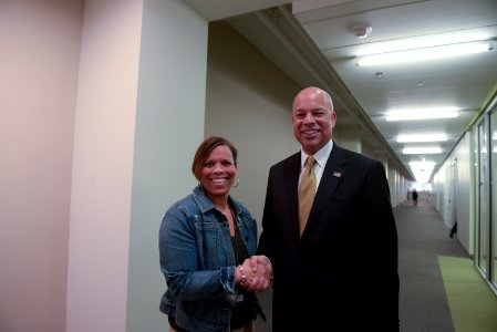 Secretary Johnson meets with USCG Headquarters Employees (25758886450)