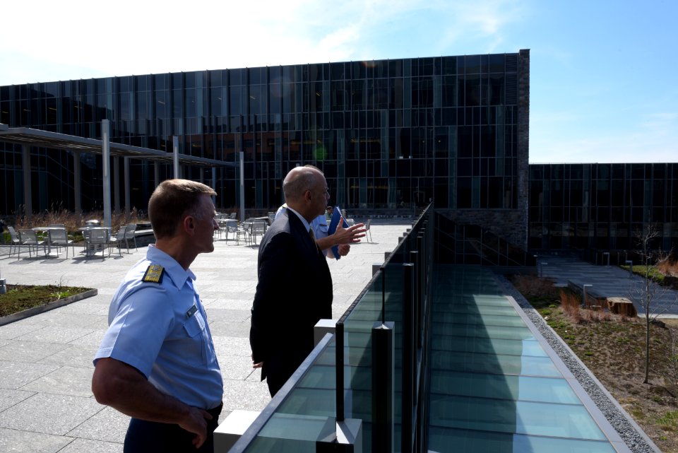 Secretary Johnson meets with USCG Headquarters Employees (25939058812)