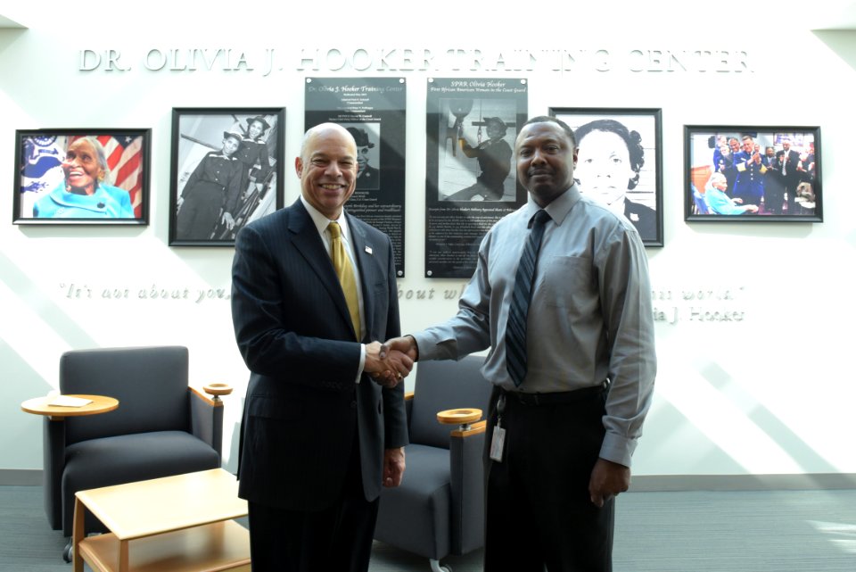 Secretary Johnson meets with USCG Headquarters Employees (26005787946)