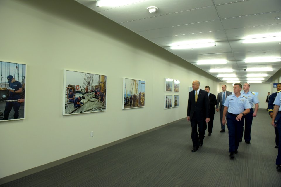 Secretary Johnson meets with USCG Headquarters Employees (26005925236)