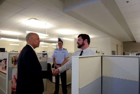 Secretary Johnson meets with USCG Headquarters Employees (26031634805)
