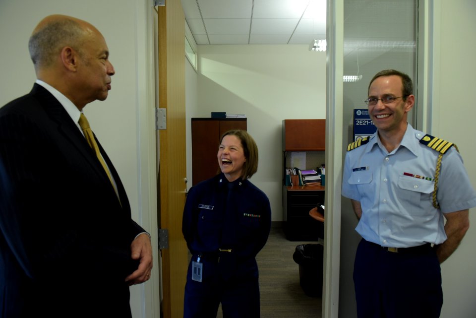 Secretary Johnson meets with USCG Headquarters Employees (26031818355)