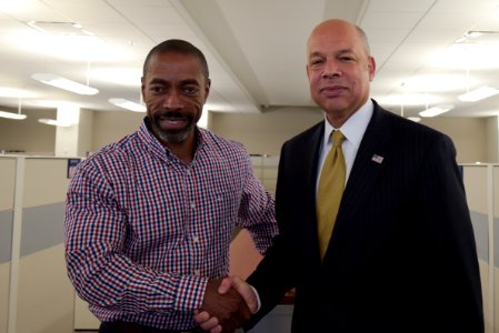 Secretary Johnson meets with USCG Headquarters Employees (26005712466)