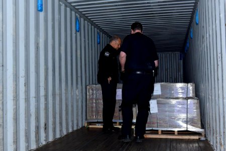 Secretary Johnson Visits CBP USCG Employees at Port of Baltimore (26029218765)