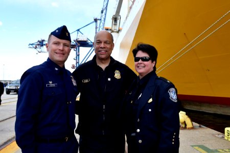 Secretary Johnson Visits CBP USCG Employees at Port of Baltimore (25936673542)