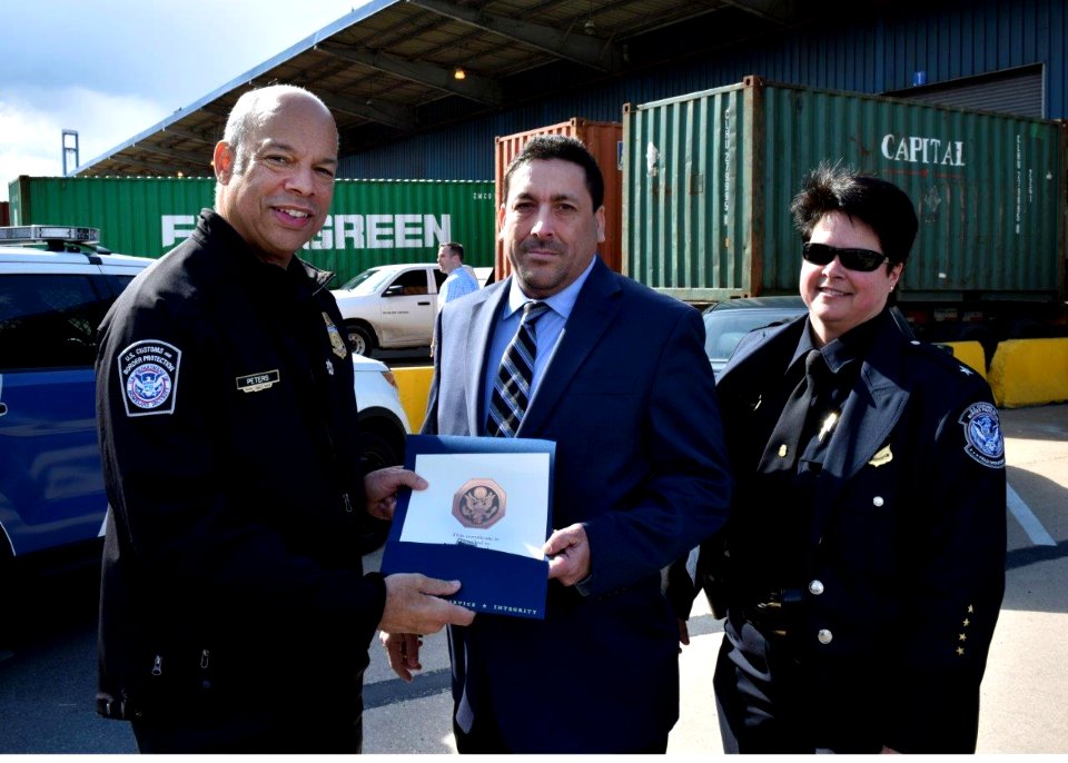 Secretary Johnson Visits CBP USCG Employees at Port of Baltimore (25962834701)