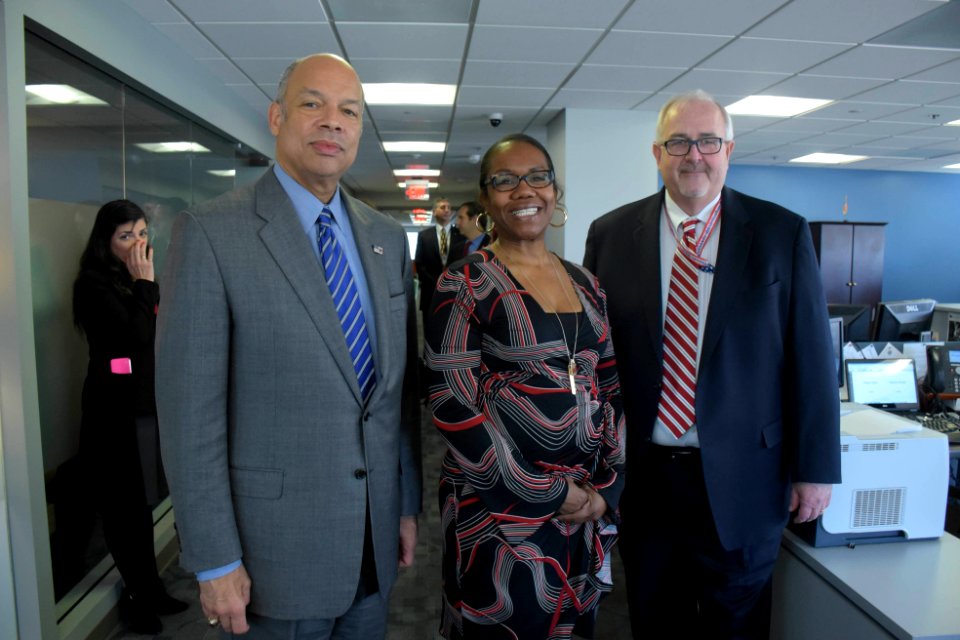 Secretary Johnson Visits with FEMA Employees (26153108530)