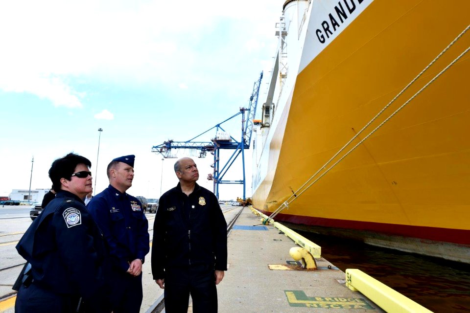 Secretary Johnson Visits CBP USCG Employees at Port of Baltimore (26029218085)