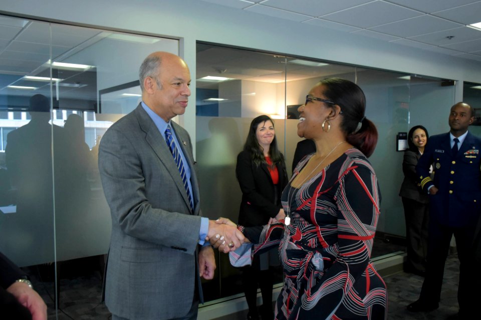 Secretary Johnson Visits with FEMA Employees (25823175833)
