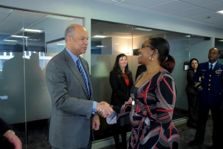 Secretary Johnson Visits with FEMA Employees (25823175833)